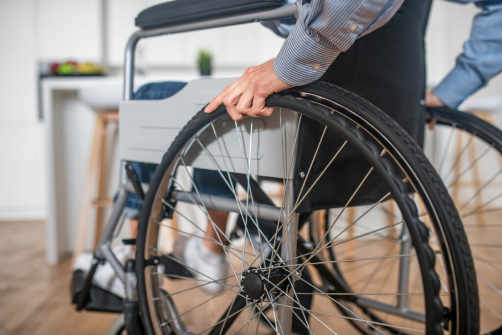 osoba na wózku inwalidzkim